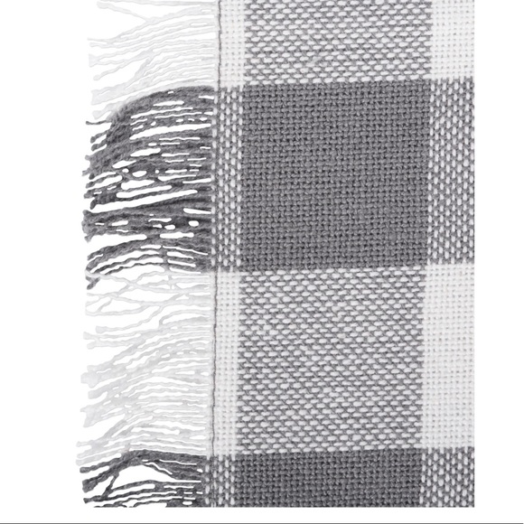 Gray table runner - Picture 2 of 3